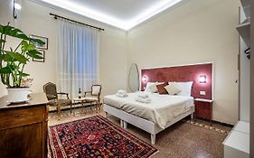 Brunelli Apartments Florence